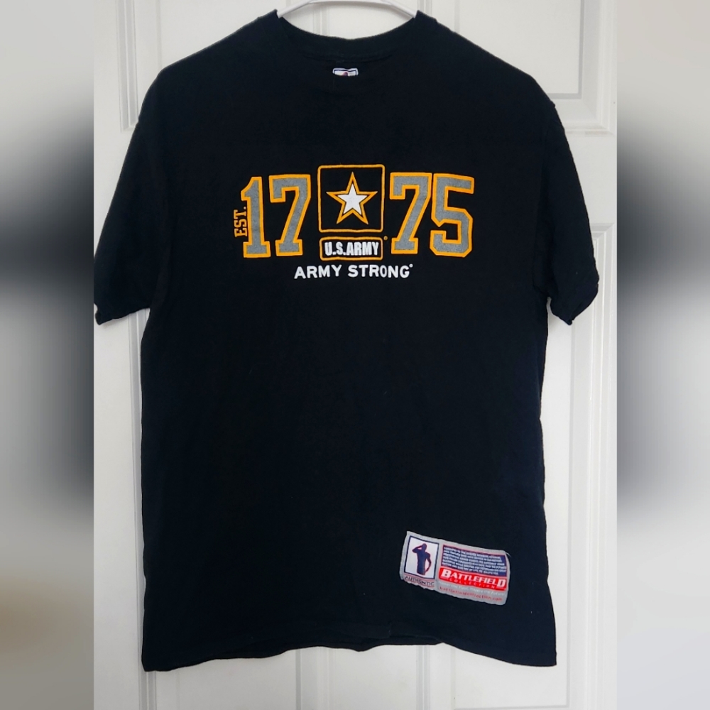 Army strong Army mom t-shirt